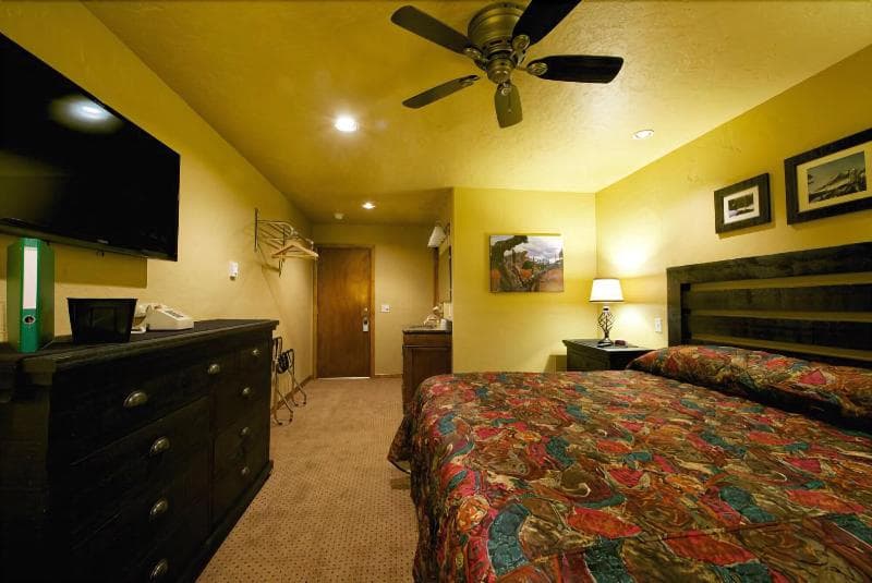 Soda Butte Lodge 3