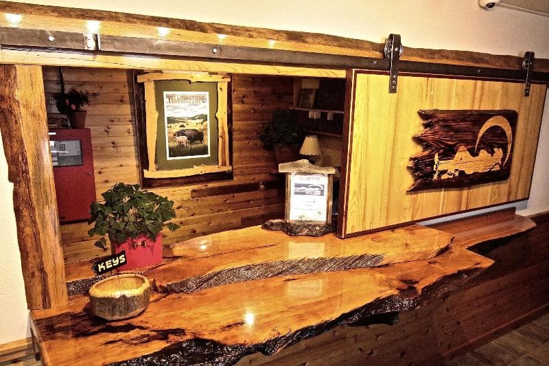 Yellowstone Village Inn And Suites 5