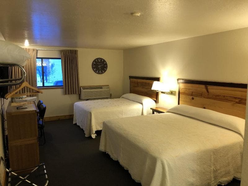 Yellowstone Village Inn And Suites 4