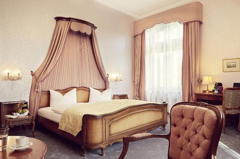 Romantik Hotel Schloss Rettershof 5
