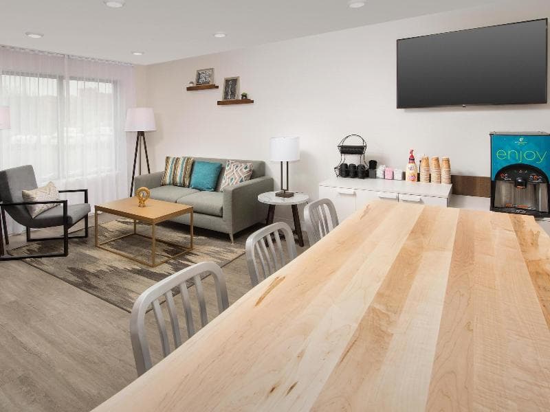 Woodspring Suites Seattle Everett photo 1