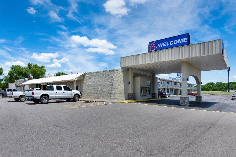 Motel 6 Van Buren 5