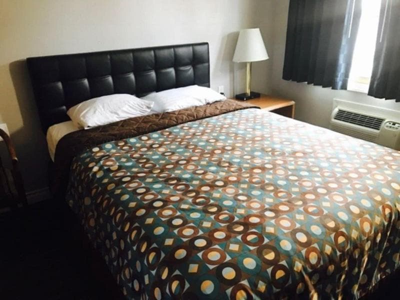 Kings Row Inn 4