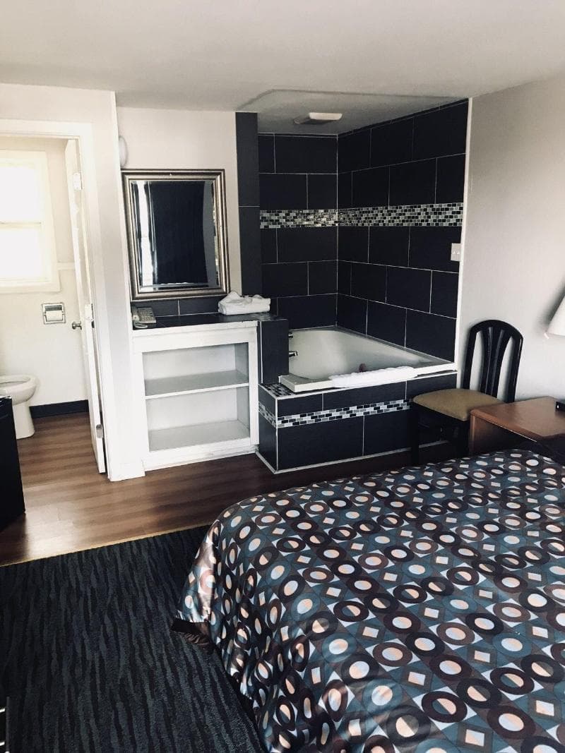 Kings Row Inn 5
