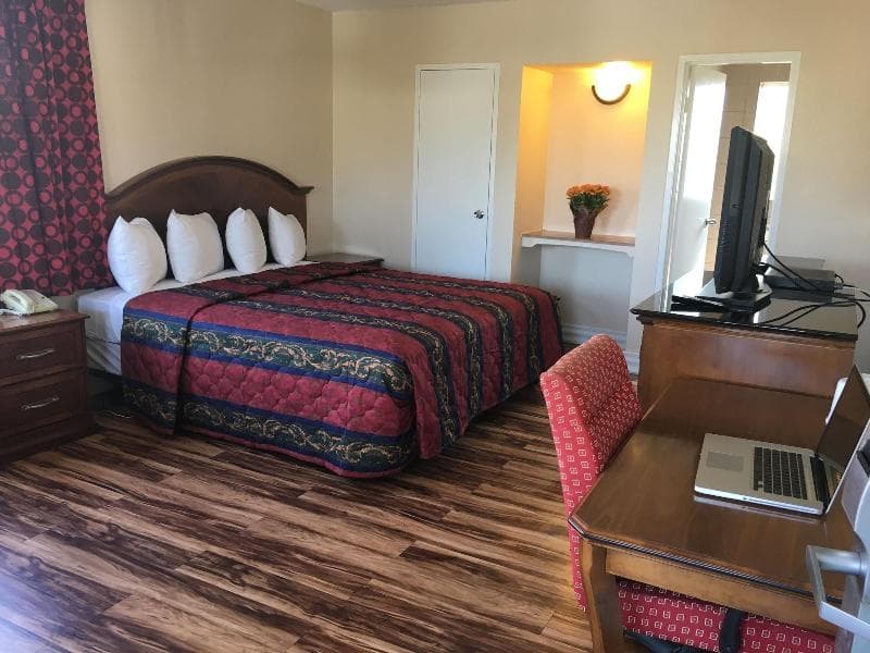 Civic Center Motel 4