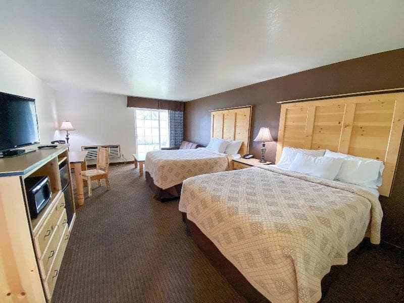 Sisters Inn & Suites photo 1