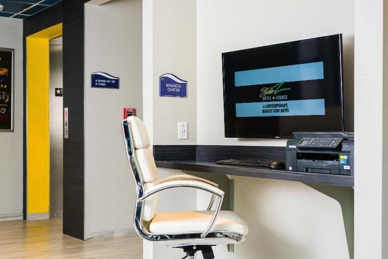 Studio-Z Hotel & Lounge main