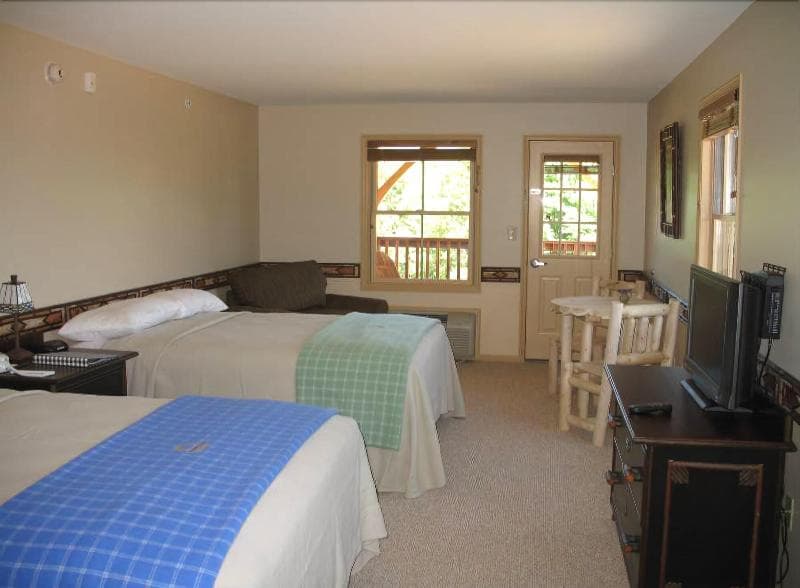 August Lodge photo 1