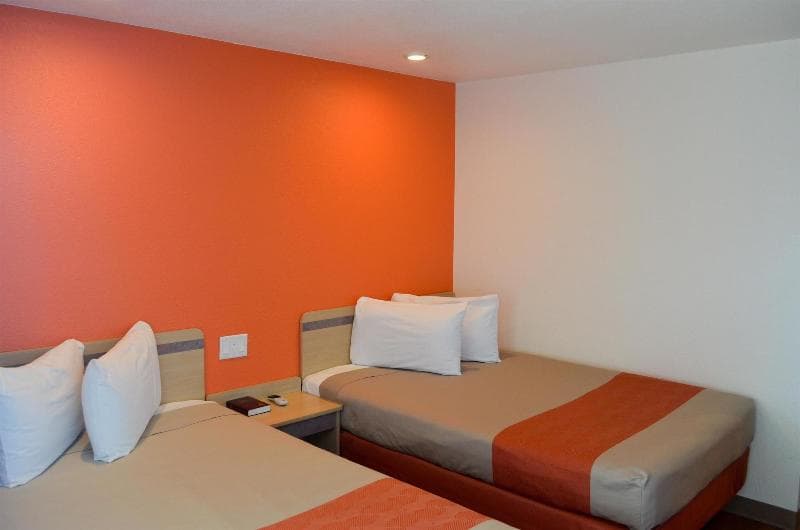 Motel 6 Lost Hills 3