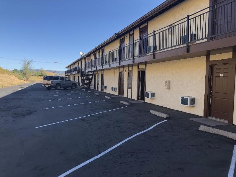 Golden Hills Motel 4