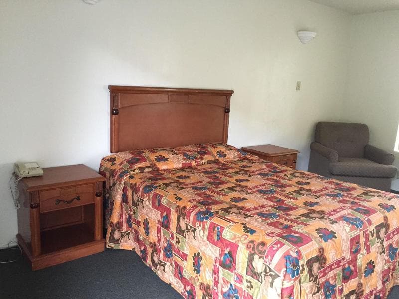 Golden Hills Motel 5