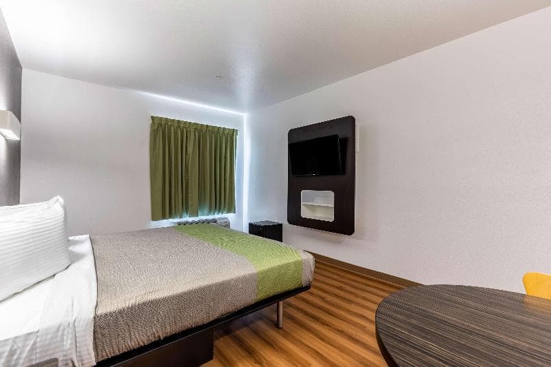 Motel 6 Las Vegas Nv- Motor Speedway photo 1