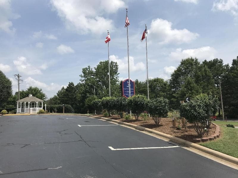 Carolina Inn Of Lake Norman main