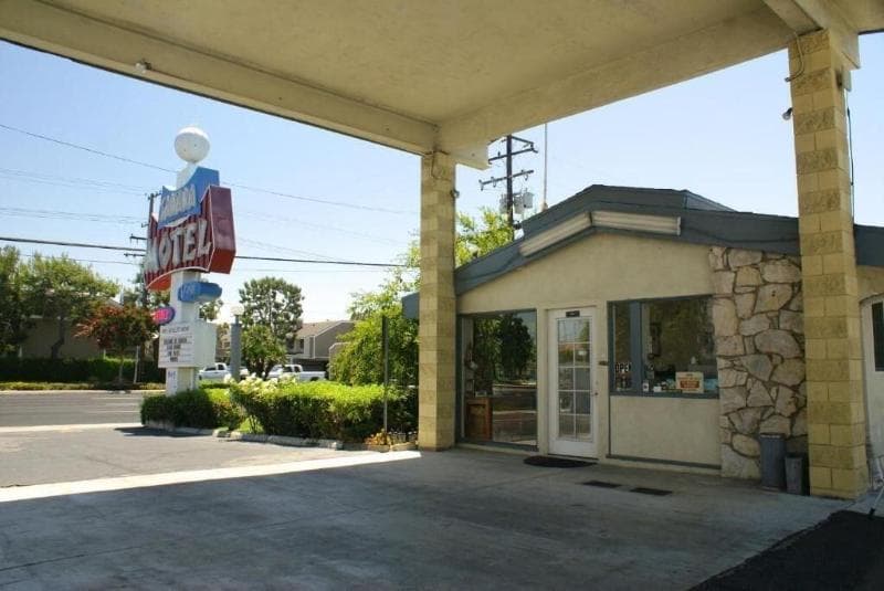 Sahara Motel 2