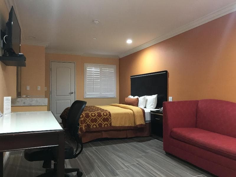 Executive Suites Inn 5