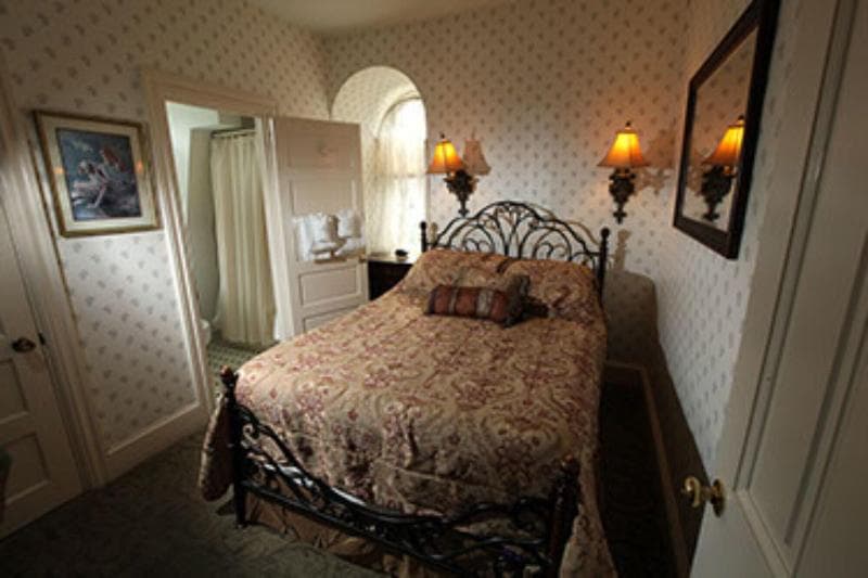 Greystone Manor 3