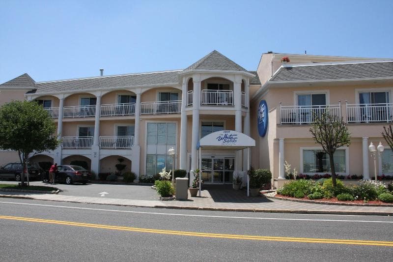 The White Sands Oceanfront Resort & Spa 4