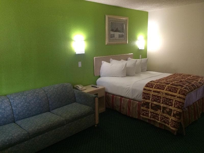 California Inn Hotel & Suites main