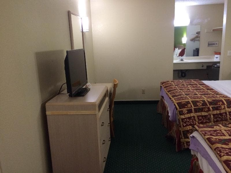 California Inn Hotel & Suites 5