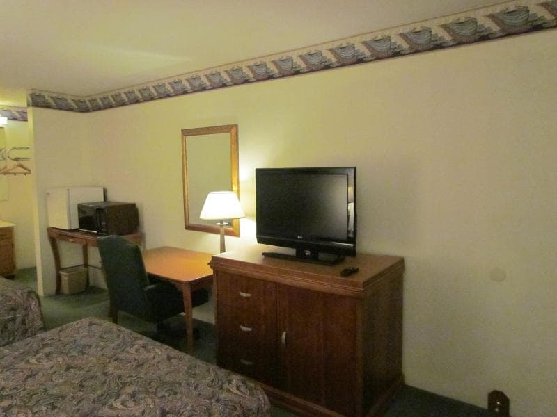 Travel Inn & Suites main