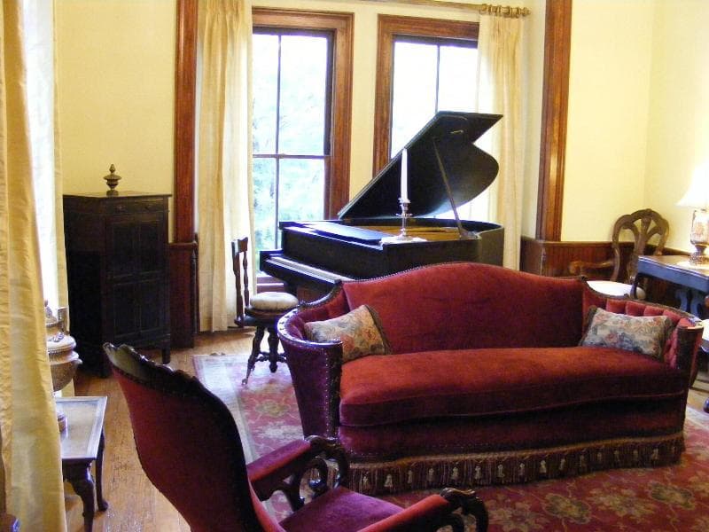 Adair Manor Bed& Breakfast 3