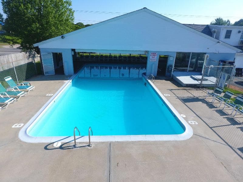 Hunters Green Motel main