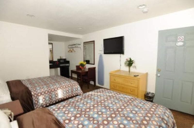 Victoria Motel 4