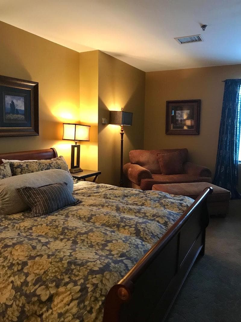 Ophelias Restaurant & Inn 4