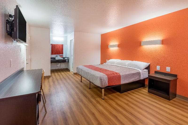 Motel 6 Arlington TX-UTA photo 1