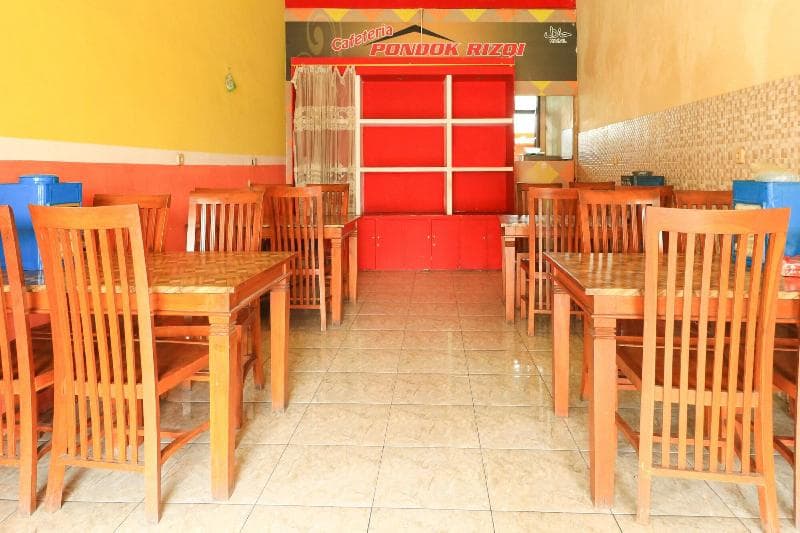 Penginapan Pondok Rizqi main
