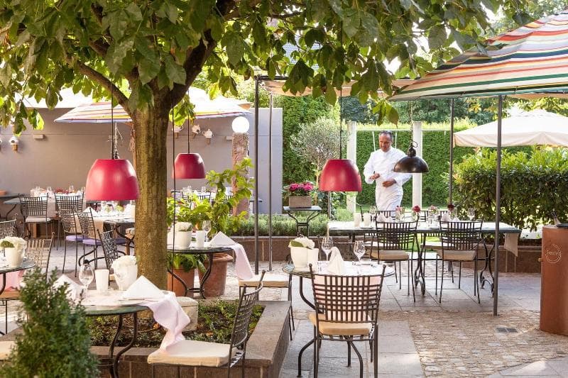 Romantikhotel Der Rebstock 5