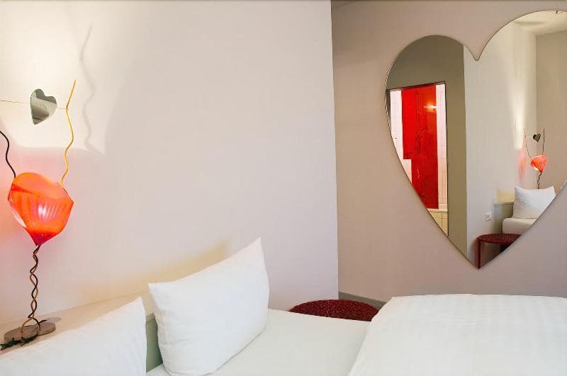 Romantikhotel Der Rebstock 3