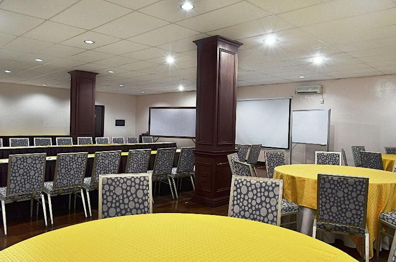 Thunderbird Resorts Rizal main