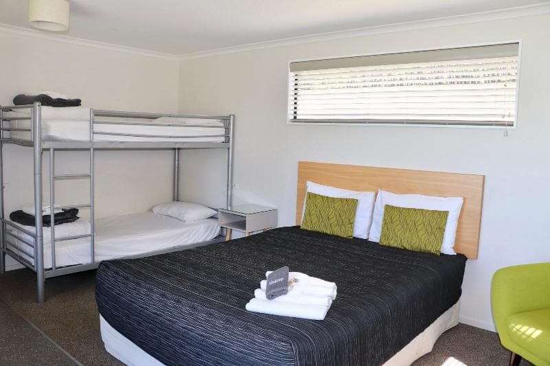 Lakes Edge Holiday Park 2