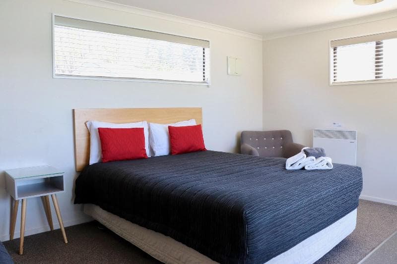 Lakes Edge Holiday Park 5