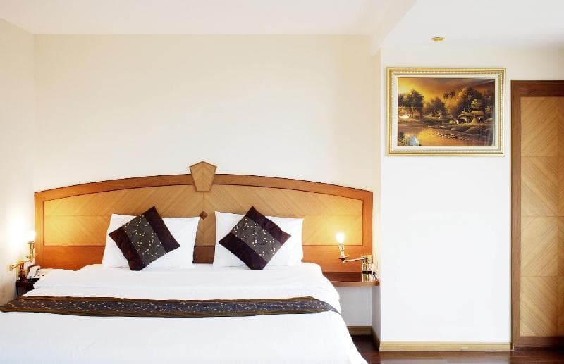 Elegant Hotel 3