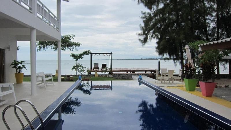 Issara Beach Resort main