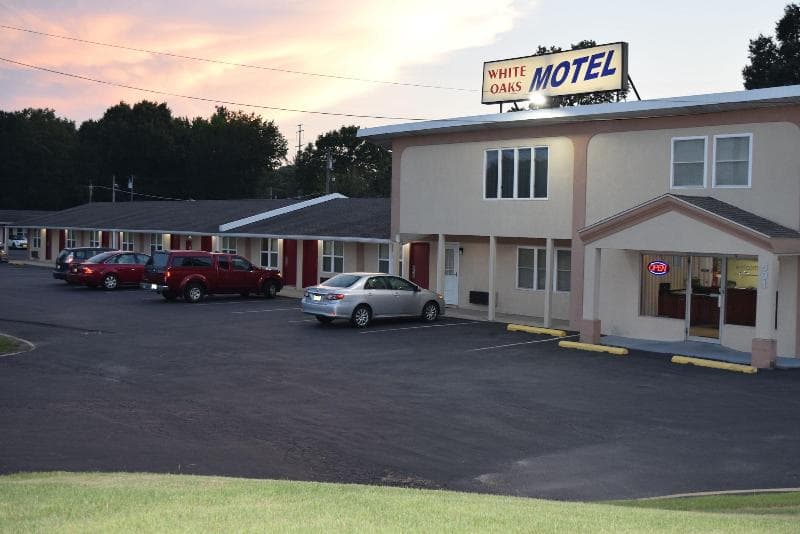 White Oaks Motel 4