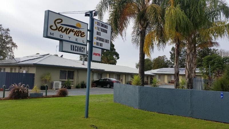 Sunrise Motel 5