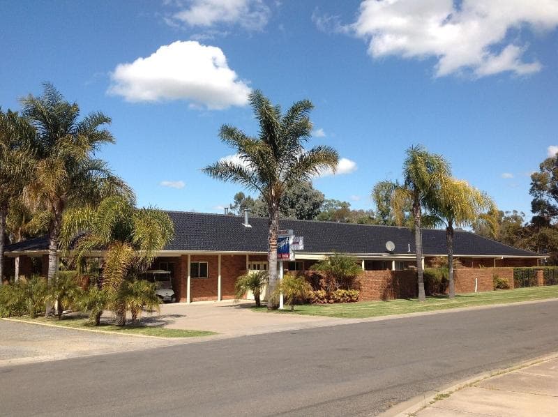 Sportsmans Motor Inn 3