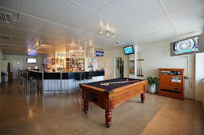 Commercial Hotel main