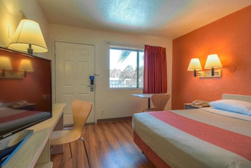 Motel 6 3