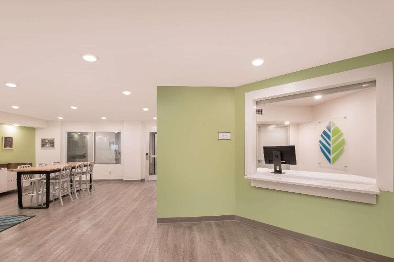 Woodspring Suites Savannah Pooler 3