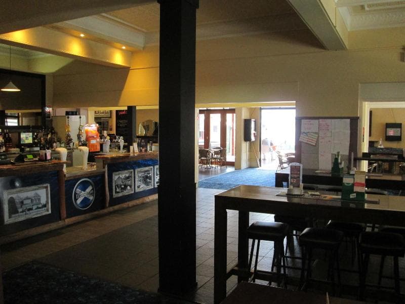 Maclean Hotel main