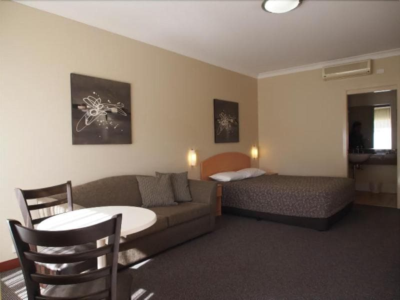 Golden Guitar Motor Inn photo 1