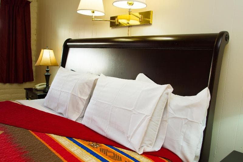 Brad's Desert Inn main