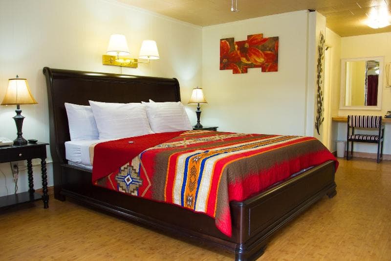 Brad's Desert Inn 5
