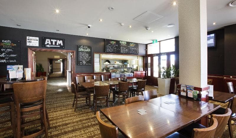 Melton Hotel 3