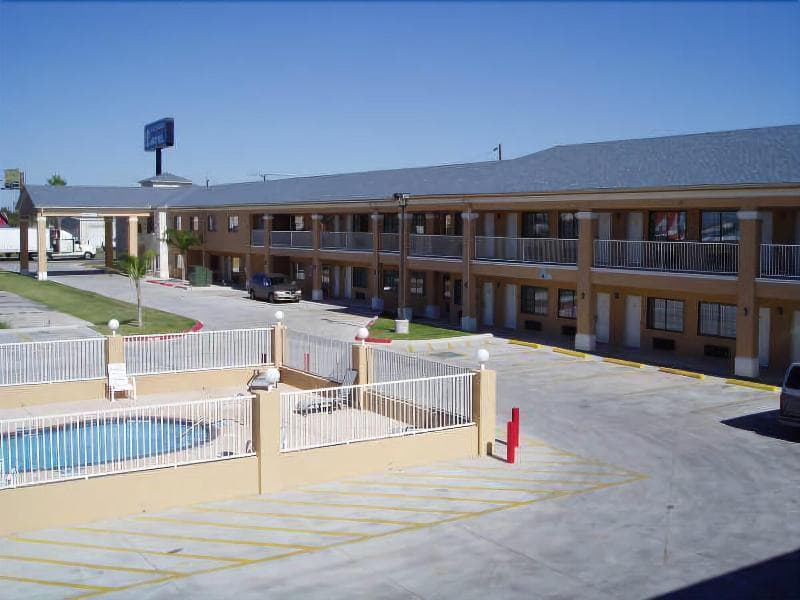 Texas Inn & Suites 5