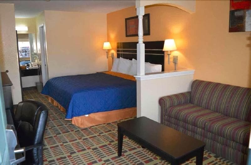 Country Hearth Inn Wharton 3